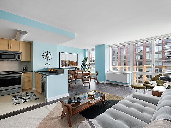 3rd image of 415 Main St APT 14D