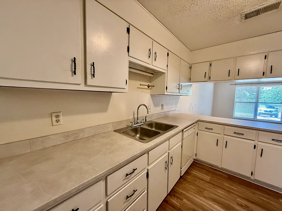 Building Photo - 3226 Santa Rosa Dr