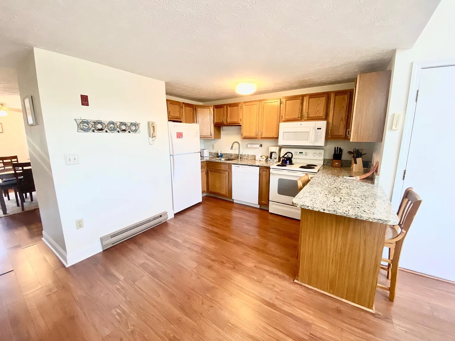 2 bed, 1260 sqft, $1,900 — Photo 2