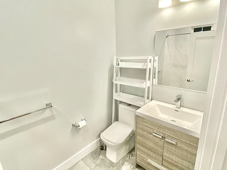 268 Griffith St #2 — Photo 16