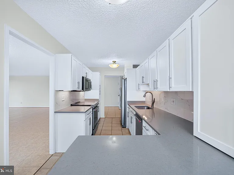 1800 Old Meadow Rd #101 — Photo 54
