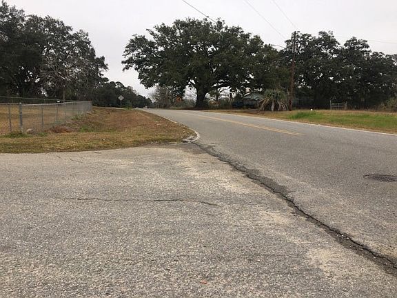 4th image of 330 S Railroad Ln