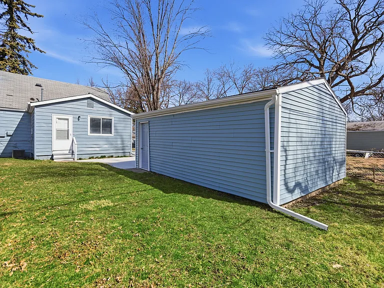 411 W Bernhard Ave — Photo 21