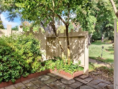 851 Commons Dr, Sacramento, CA, 95825
