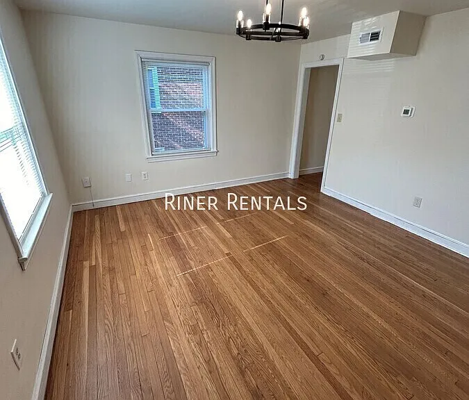 282 E Grattan St — Photo 3