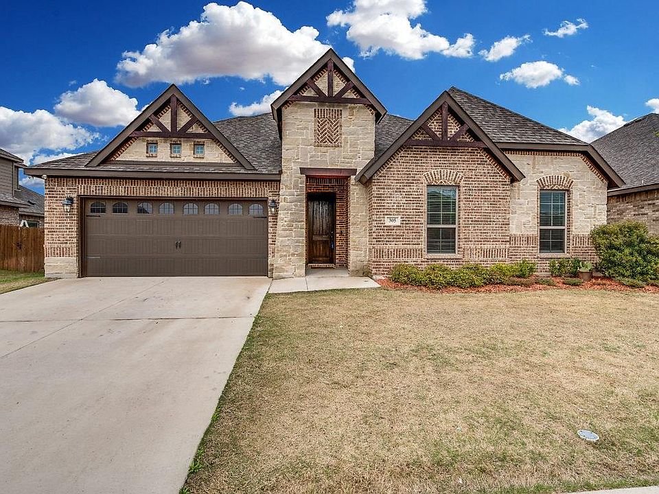 1st image of 305 Strait Ln