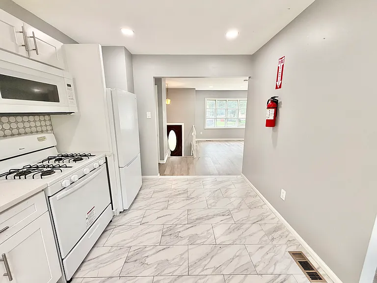 309 Ellis Ct — Photo 7