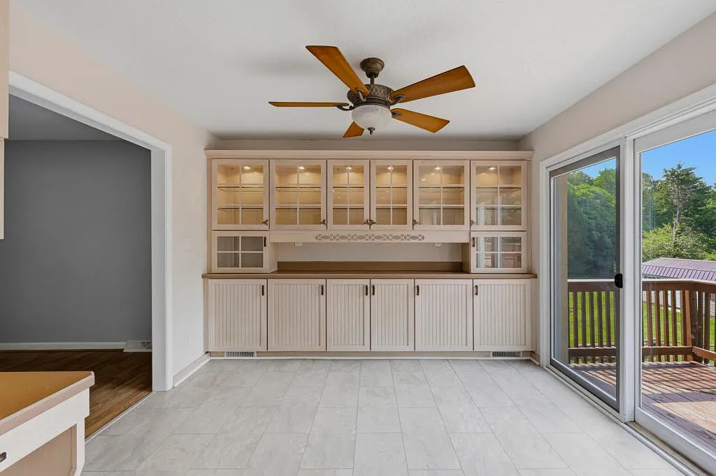 215 Cameron Rd — Photo 2