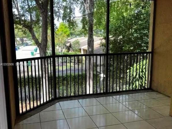 3410 Foxcroft Rd, Hollywood, FL