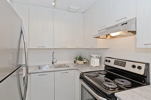 320 Grier Ave NE Photo 1