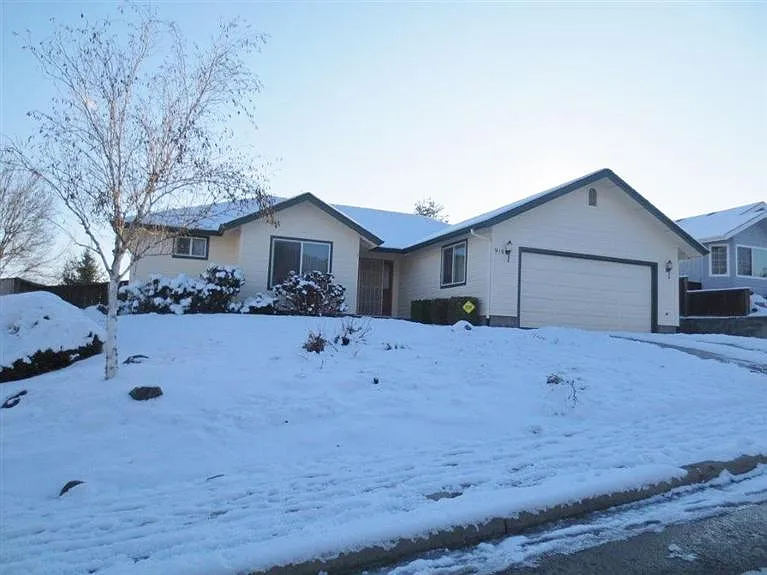 915 NW Cooke Ave photo 1