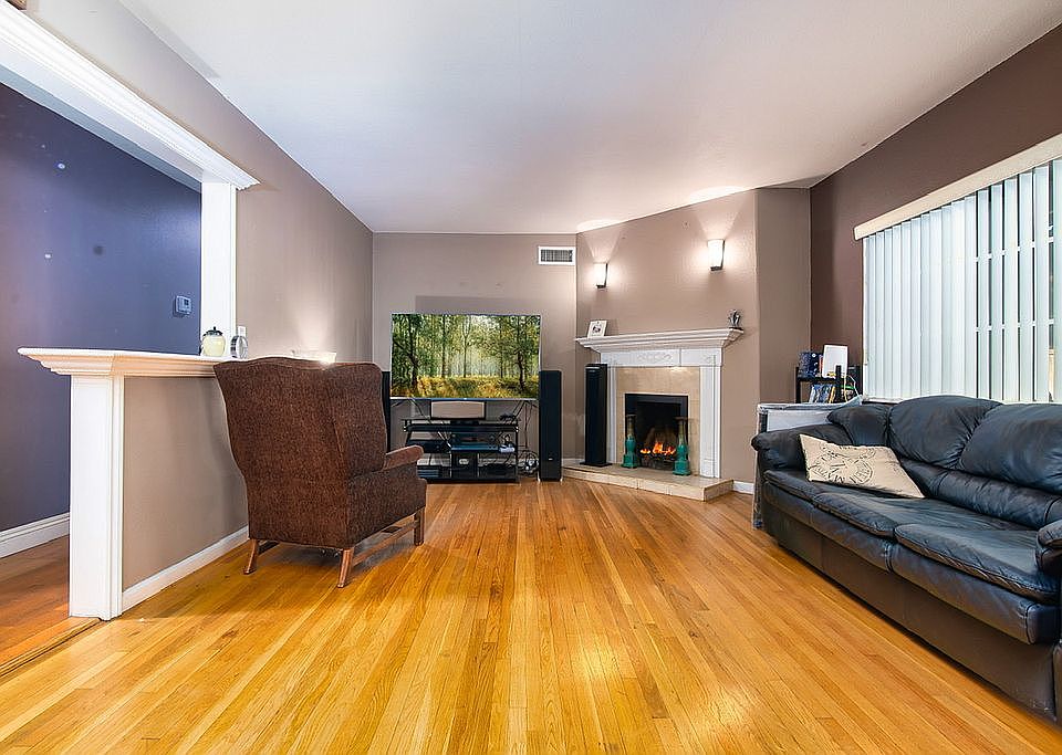 1st image of 1052 N Dodsworth Ave