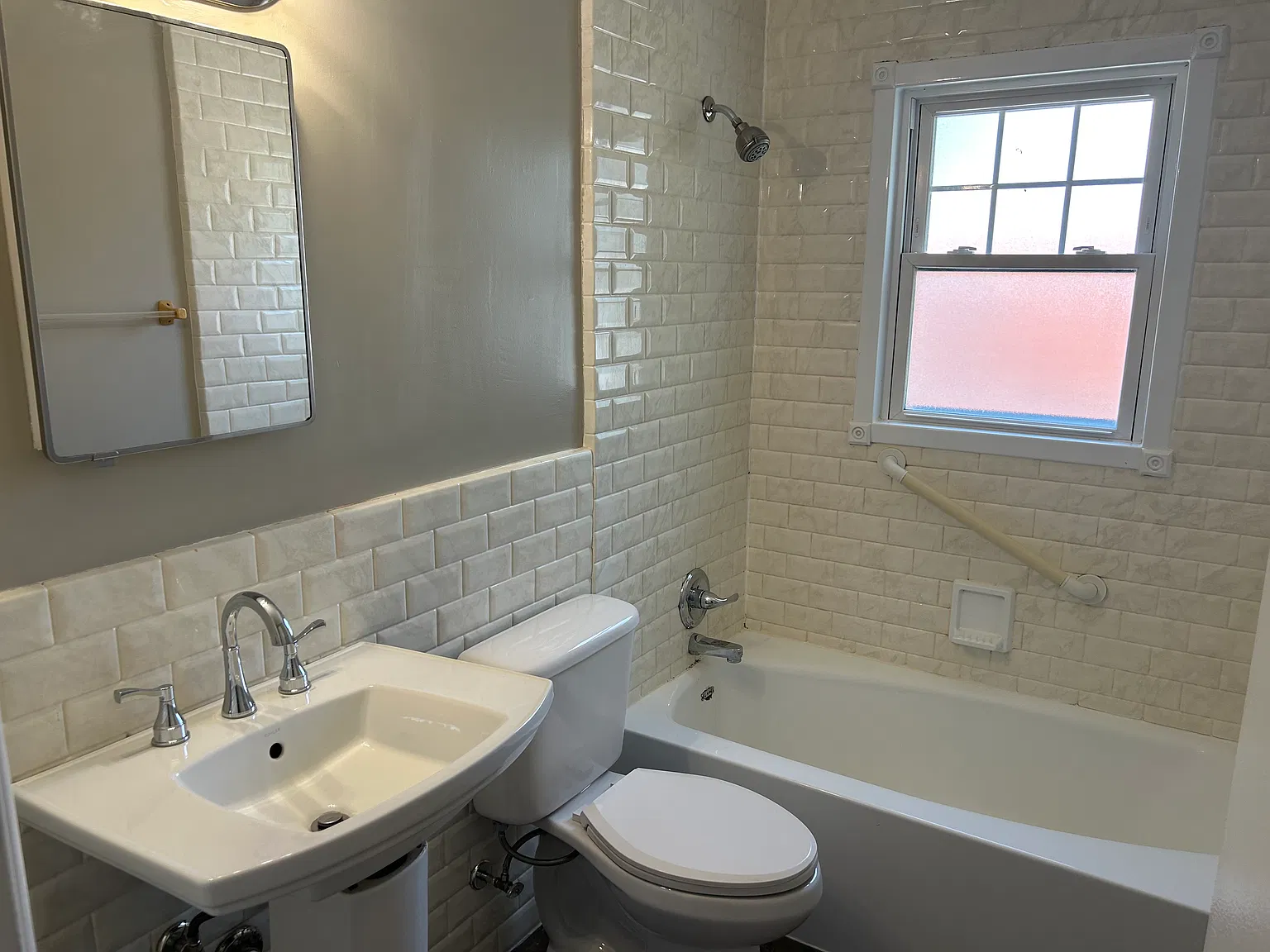 4 bed, 1.5 bath, 1700 sqft, $2,000 — Photo 3
