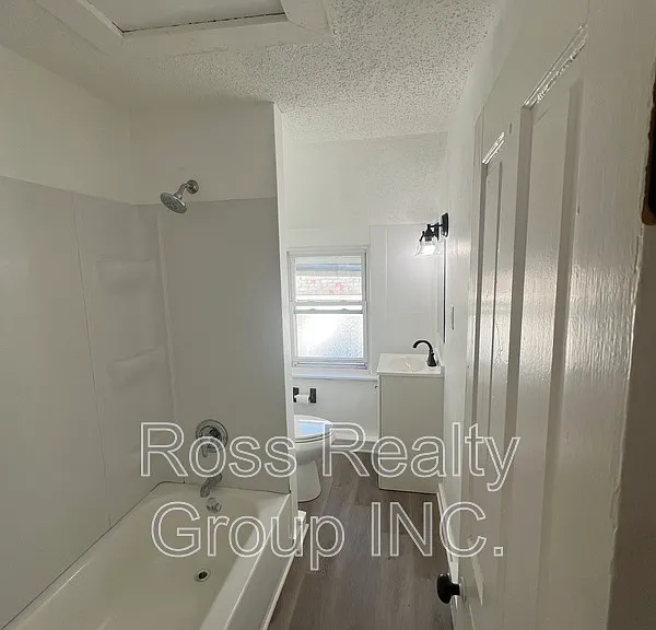1121 Delence St — Photo 10