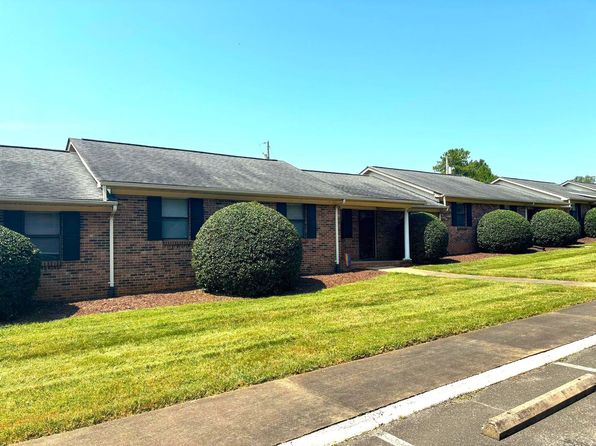 1200 E Academy St APT 4