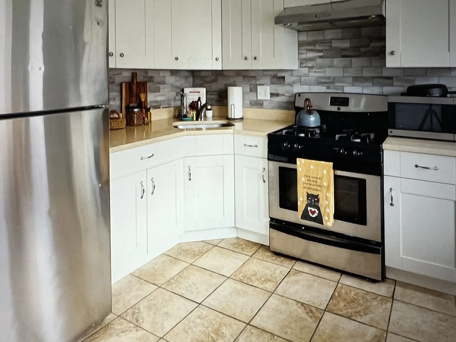 3 bed, 1.5 bath, 1500 sqft, $2,975 — Photo 4