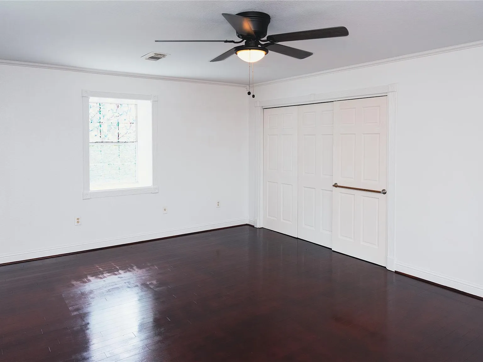 5 bed, 4.0 bath, 6520 sqft, $8,000 — Photo 2