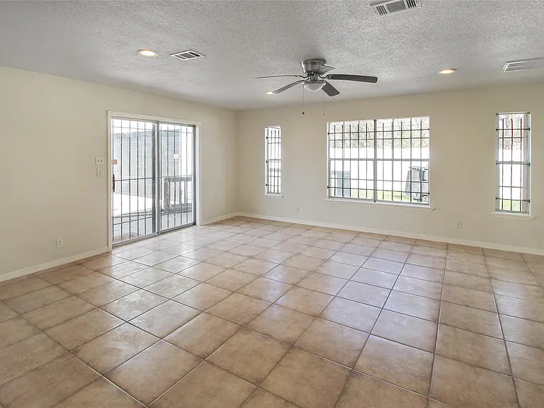 10322 Nold Dr — Photo 9