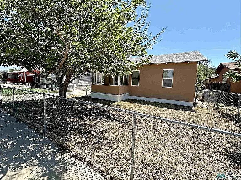 N Kansas Ave — Photo 2