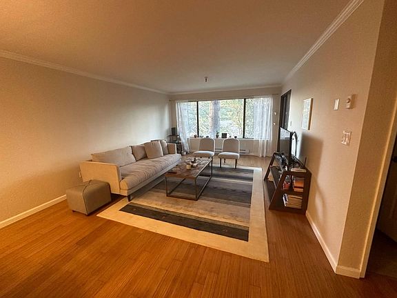 2nd image of 725 Mariposa Ave APT 204