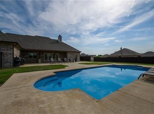 1044 Christie Ln, Terrell, TX 75161