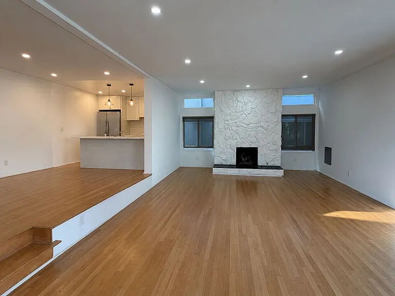 25 Privateer St — Photo 2