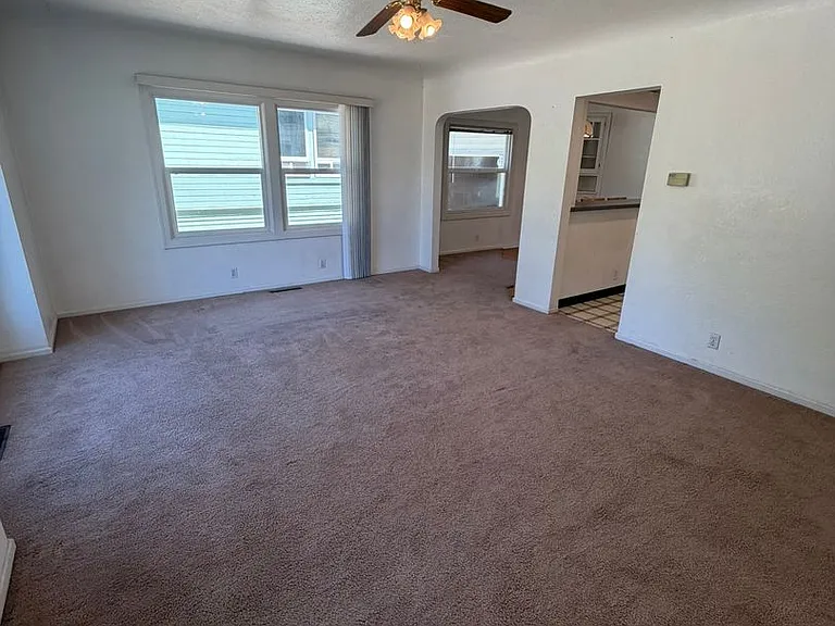 330 E Grant St — Photo 9