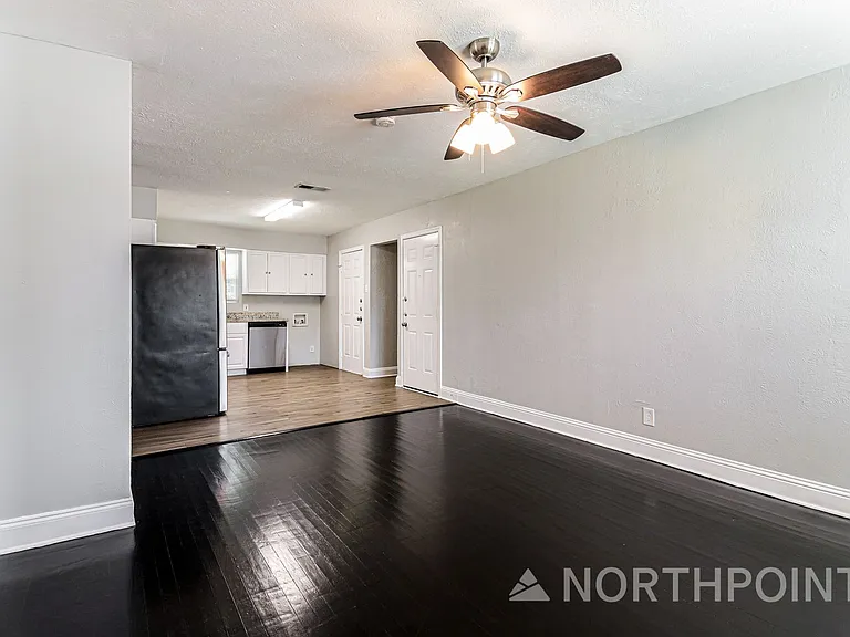 1101 Rancho Dr — Photo 4