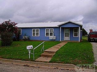 803 E Lee St, Rotan, TX 79546