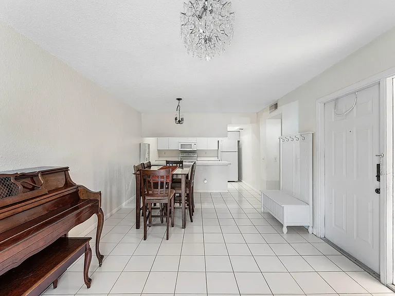 170 Waterside Dr #170 — Photo 3