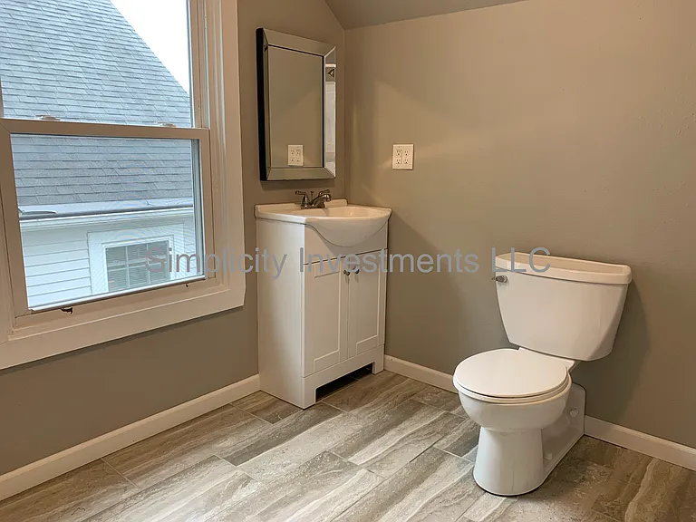 229 18th St NW — Photo 8