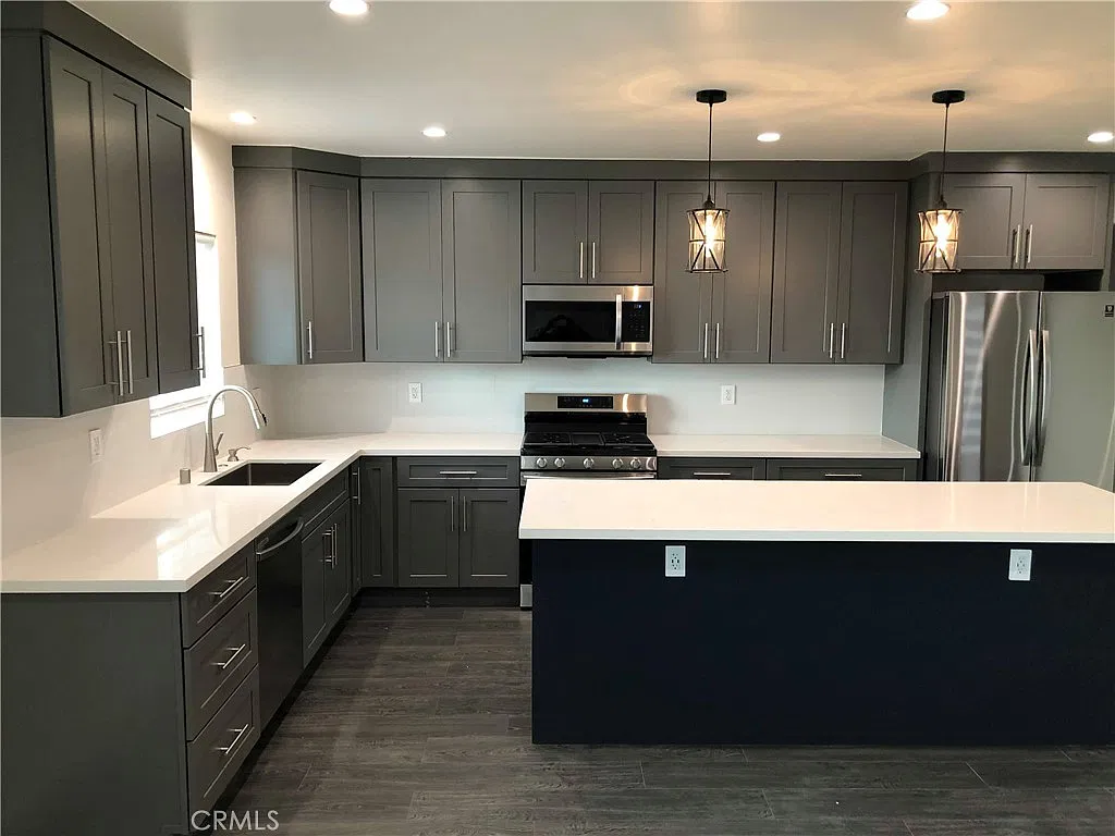 1 bed, 930 sqft, $2,500 — Photo 1