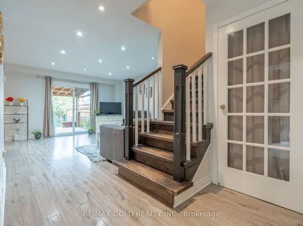 23 Judith Cres, Brampton, ON L6S 3J3