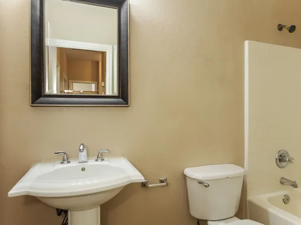 7448 W Rose Ln, Glendale, AZ 85303