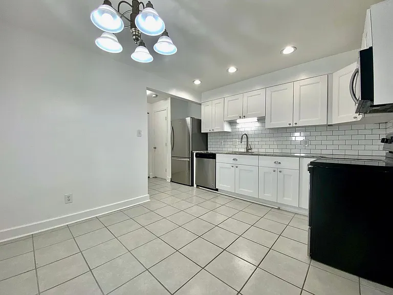 5621 Larry Ave — Photo 8