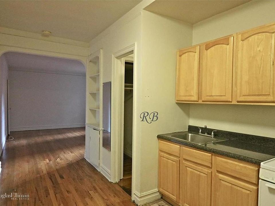 2nd image of 6812 Yellowstone Blvd APT 4F