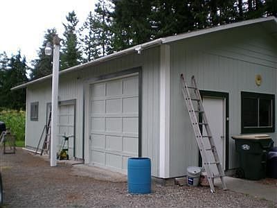 Detached shop with two bays and two insulated rooms.