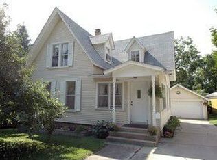 621 Eastview St, Elgin, IL 60120