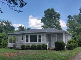3554 Deal Mill Rd, Hudson, NC 28638