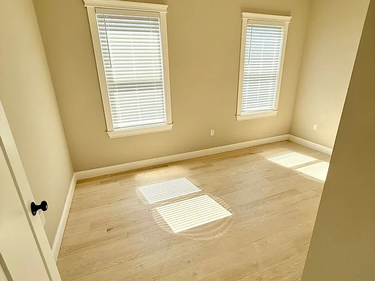 2 Beach Rd — Photo 11