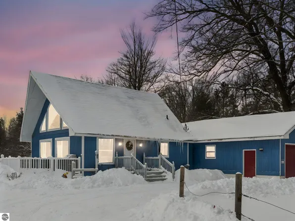 9131 W Jennings Rd, Lake City, MI 49651