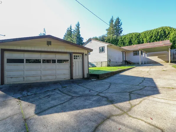 1160 Ocean Ct, Coos Bay, OR 97420