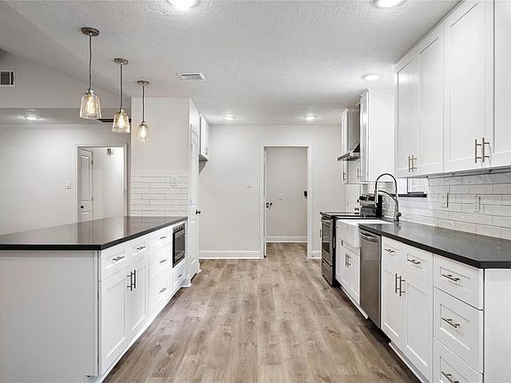 4th image of 22722 Provincial Blvd