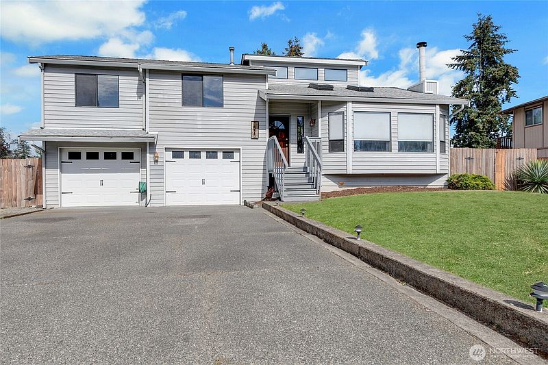 2nd image of 1525 148th Street E