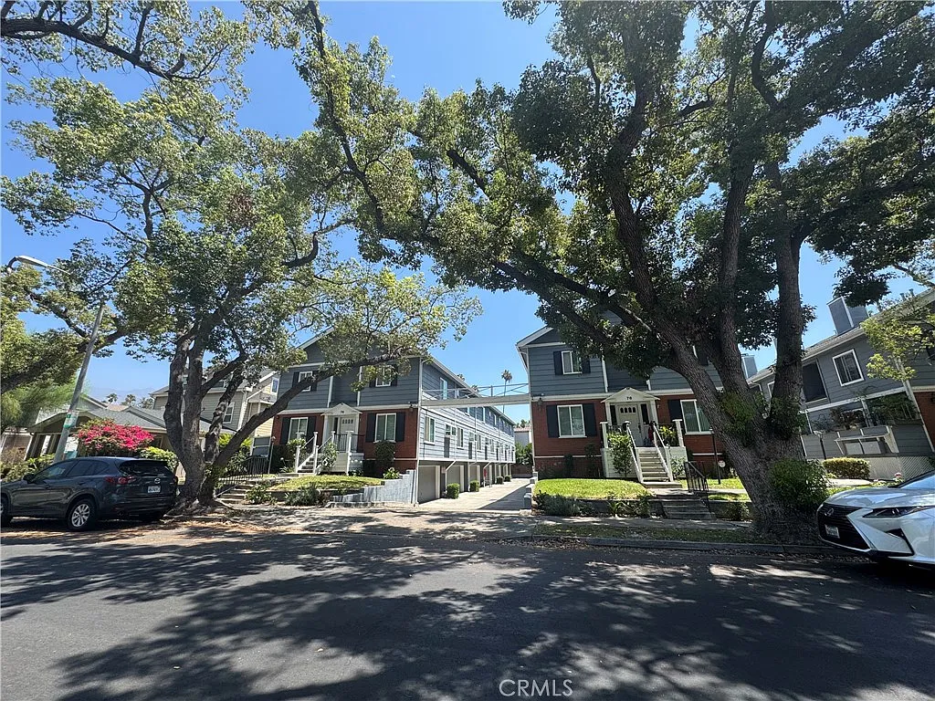 2 bed, 2.5 bath, 1182 sqft, $3,300 — Photo 3