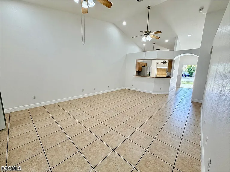 527 NE 24th Pl — Photo 14