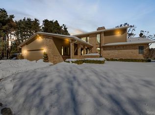 1339 E Gunn Rd, Rochester, MI 48306