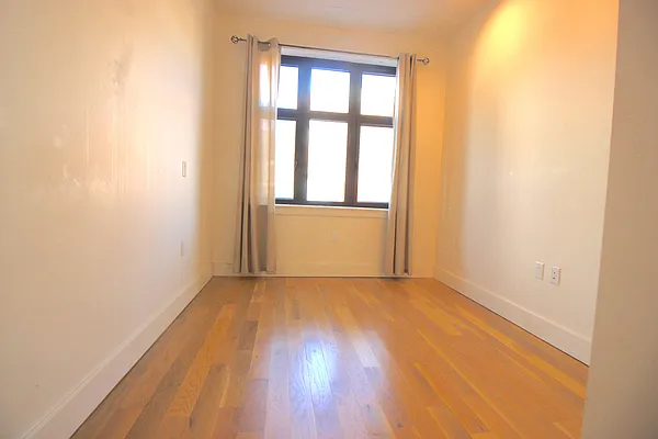 Rented by EXR | media 33