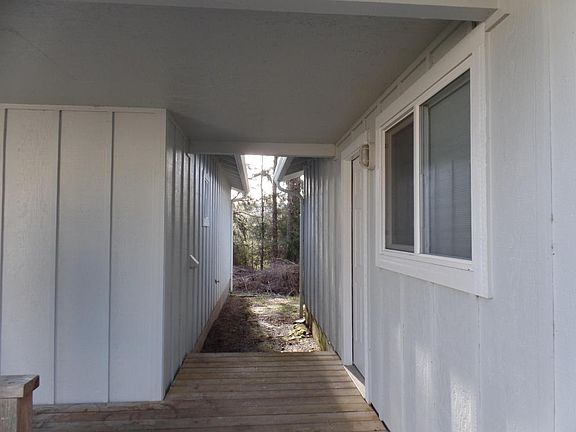 5th image of 3262 NE 50th St