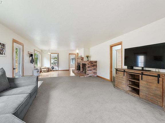 4th image of 21159 Carpenterville Rd